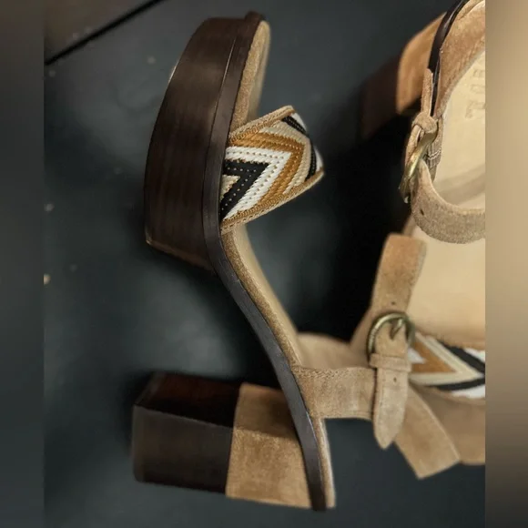 NWOT. Frye Pippa Woodstock sandals. - Picture 4 of 5